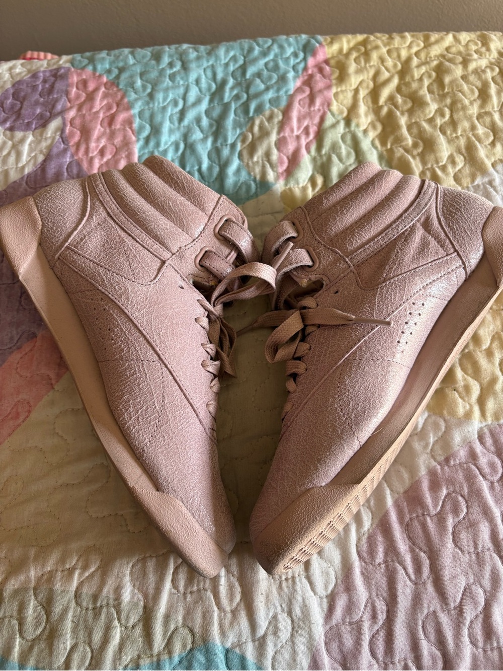 Reebok Womenβs High-Top Retro Sneakers in Blush Pink πππ - Picture 2 of 9